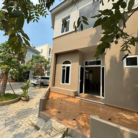 La Homestay Long Xuyen Exterior photo